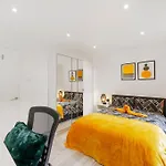 Modern 2 Bedroom Apartment In The Heart Of London