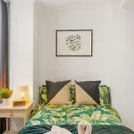 Modern 2 Bedroom Apartment In The Heart Of London